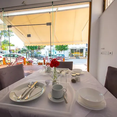 Alina Hotel 3*