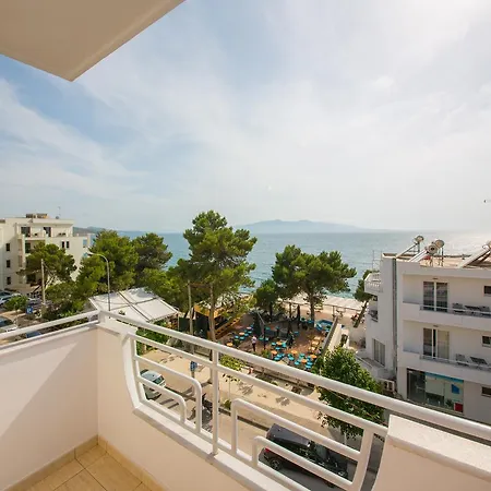 Alina Σαράντα